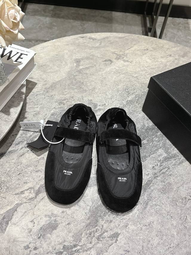 Prada Spring/Summer runway-style thin-soled Velcro Dexter shoes for women, 25Ss.