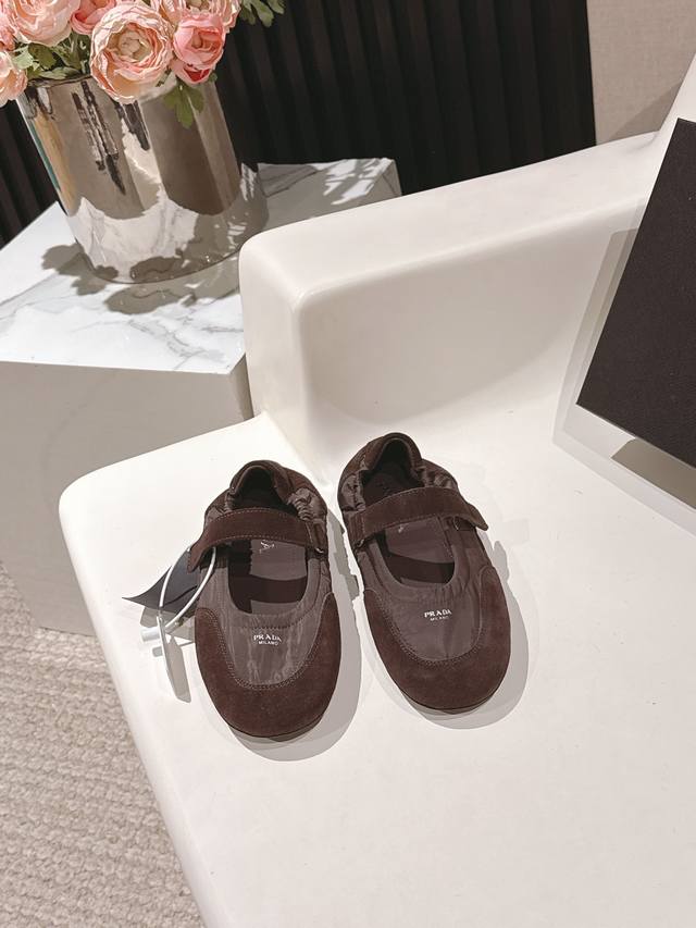 High-quality factory-released Prada 25Ssfw~New Velcro Mary Janes, low-key luxury