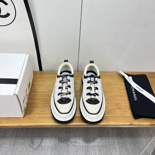 Chane*2025C catwalk-style color-blocked thick-soled sneakers differ from previou