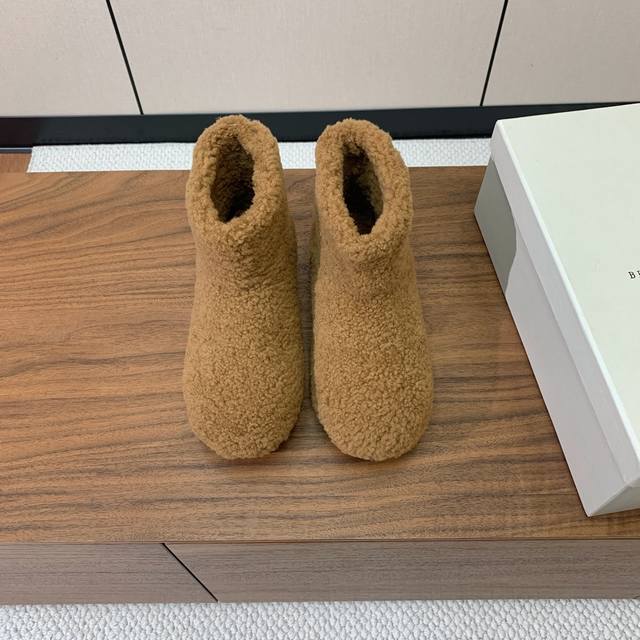 Brunell* Cucinell* wool snow boots. Wool upper and lining for super comfort. Si