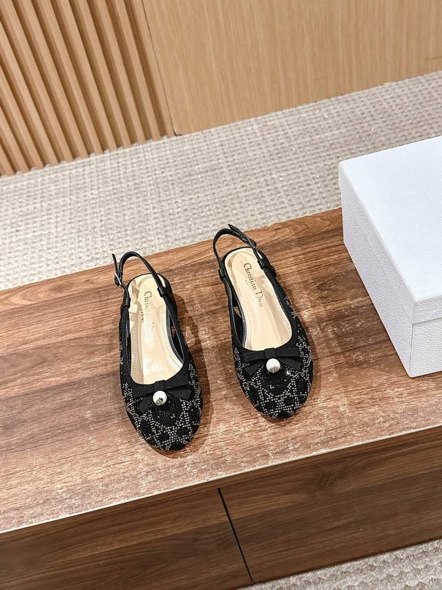 Dior's new spring and summer pearl rhinestone sandals have lambskin uppers, cla