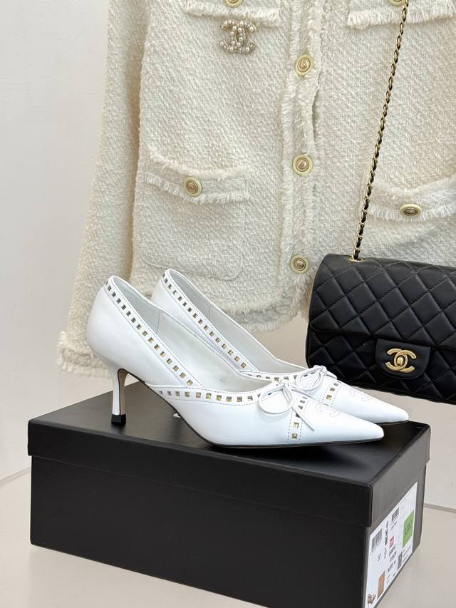 Factory Price: Chane* | Vintage Bow Pointed Toe Pumps. A must-have vintage shoe