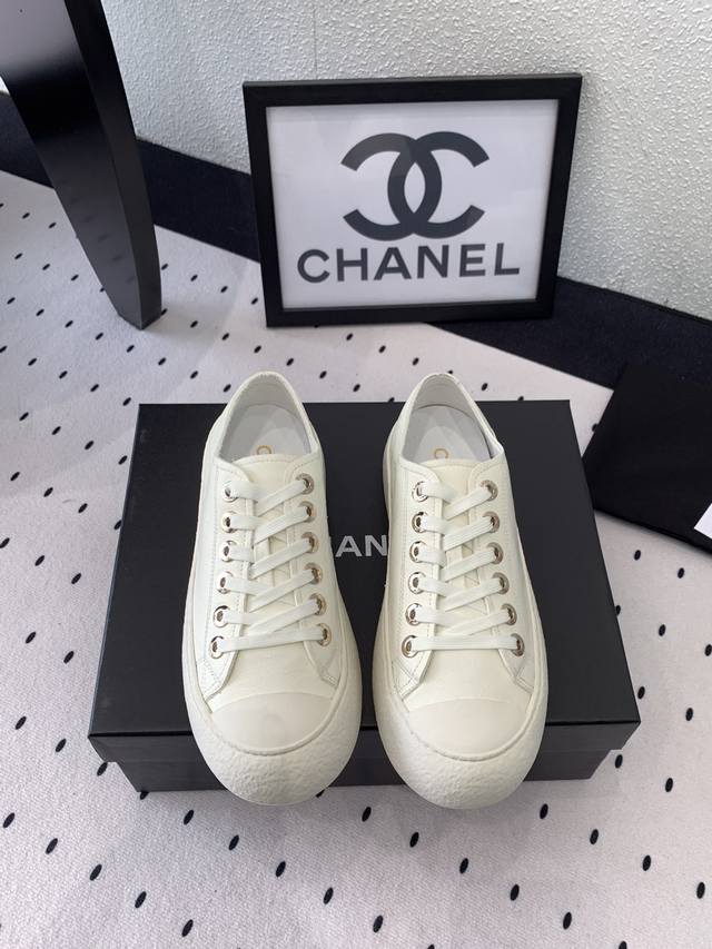 Chanel's new early spring casual shoes, the top version, are highly recommended
