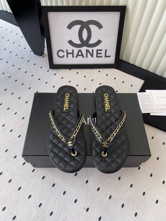 Chanel's spring/summer hit flip-flops are a hit on all major social media platfo