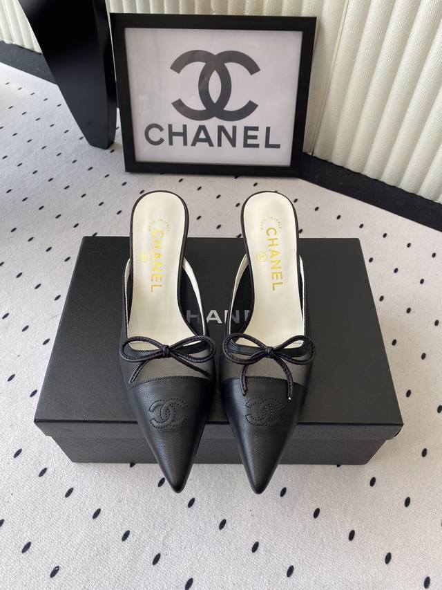 Chanel's new high-heeled shoes are now available in high-end versions. The doubl