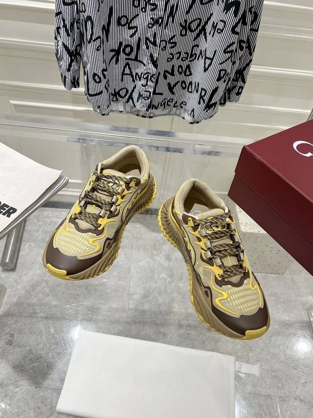 Factory-exclusive, top-tier Gucci Ripple new fly-knit wave shoes. Purchased from