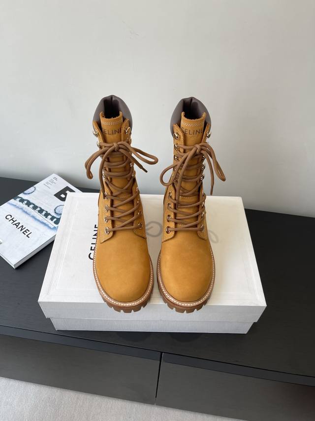 Top-of-the-line men's model 10, Celine's classic Martin boots and loafers, recen