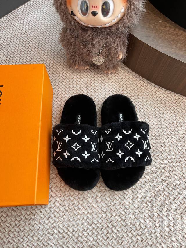 Lv wool slippers are a pair of shoes purchased from Zp, developed and manufactur
