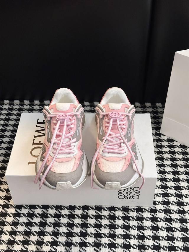 Time-Space Hybrid Running Shoes These shoes fuse the DNA of '90s running shoes w