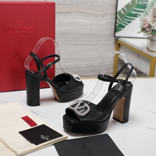 Top-tier purchasing agent version of Valentino's newest model! SS's latest meta