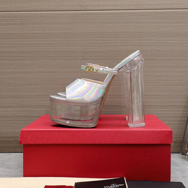 The latest version of crystal glass heels slippers series Valentino Paris Fashio