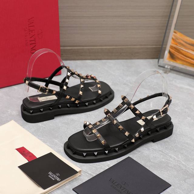 Top purchasing version Valentino Roman closed toe rivet Valentino new model! SS
