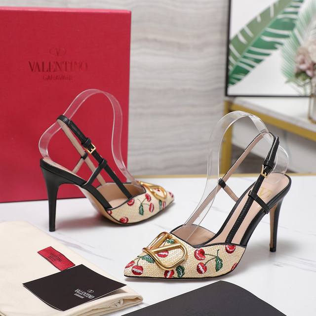 The highest version of the pointed toe series, new Valentino high heels from the