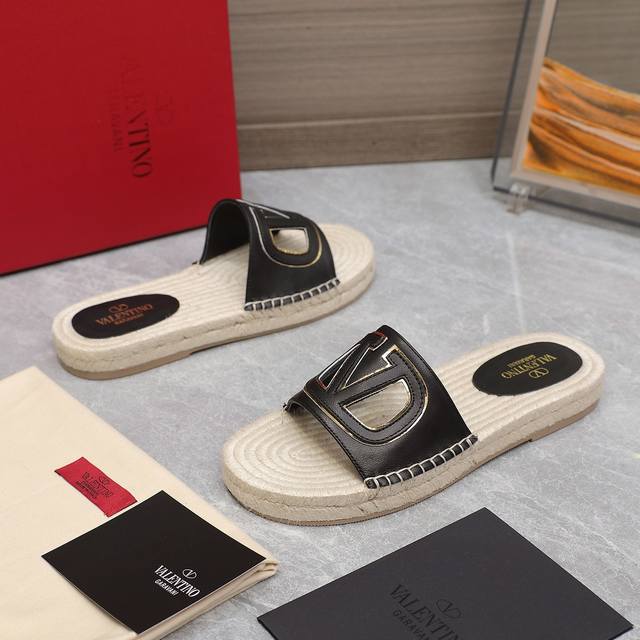Exclusive top version fisherman shoes and slippers are updated simultaneously wi