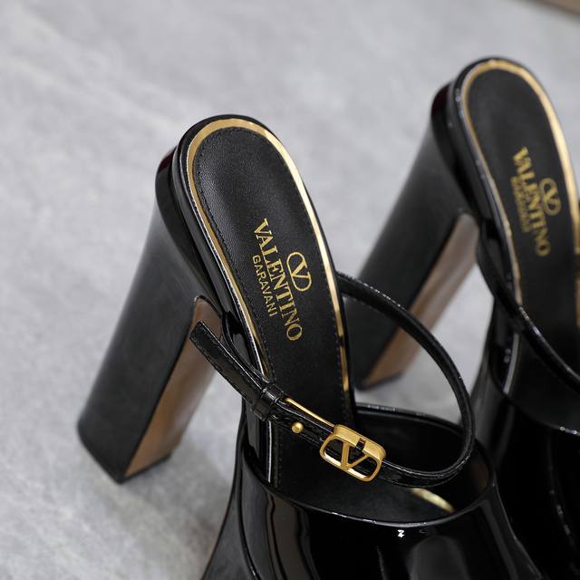 Hongyang Shoes High-end Edition Slippers Series, Diamond Valentino Paris Fashion