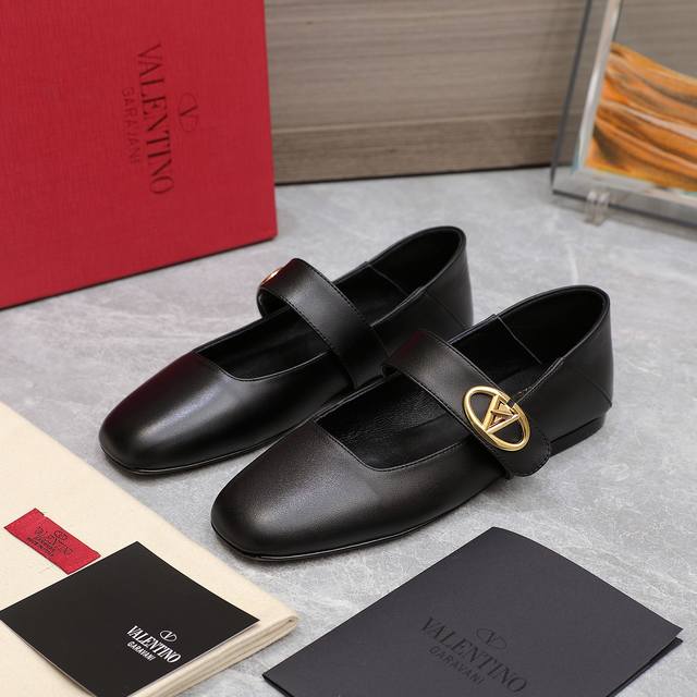 Early Spring counter catwalk style updates simultaneously Valentino striped deep