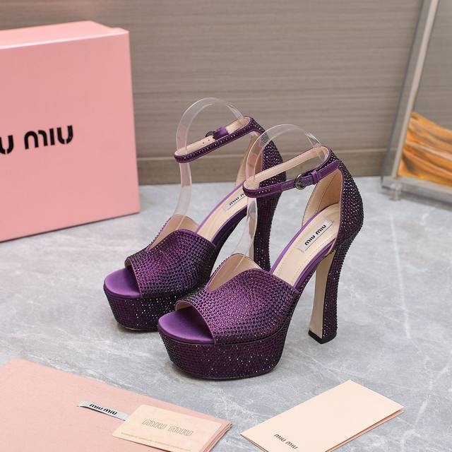 Miu Miu SS's latest runway silk diamond-studded high heels DDD. Purchase the ori