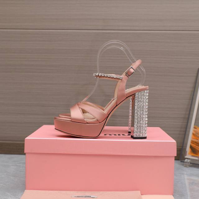 Miumiuss latest model Foreign original mold Heel height 12.5cm Water platform 2.