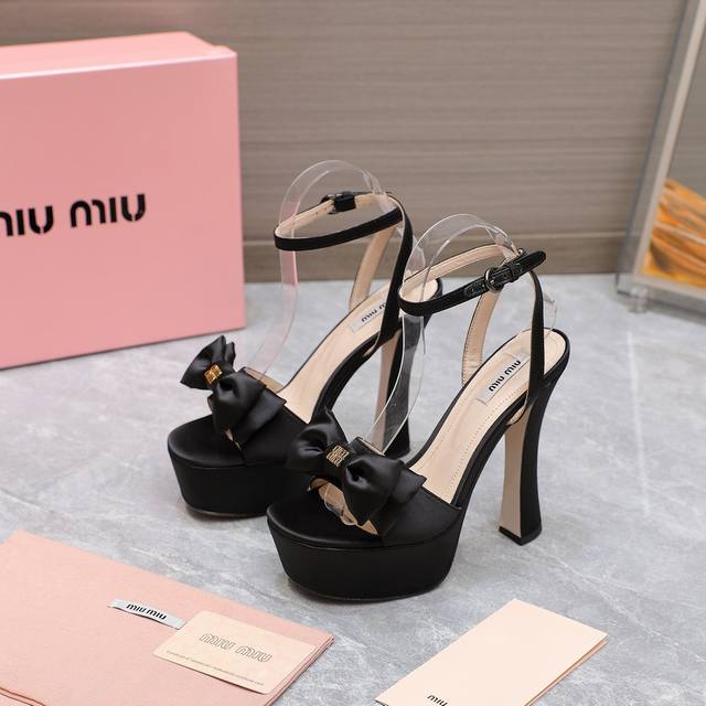 Miu Miu SS's latest runway silk butterfly flower high heels DDD. Purchase the or