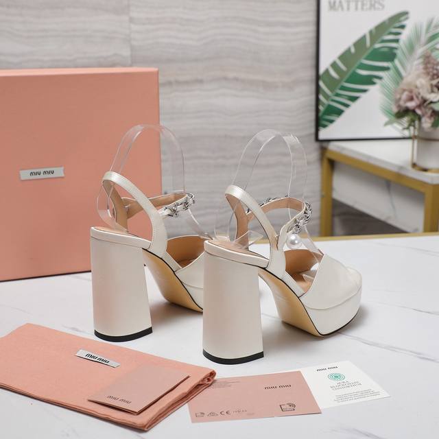 Miumiuss latest model Foreign original mold Heel height 11.5cm Water platform 2.