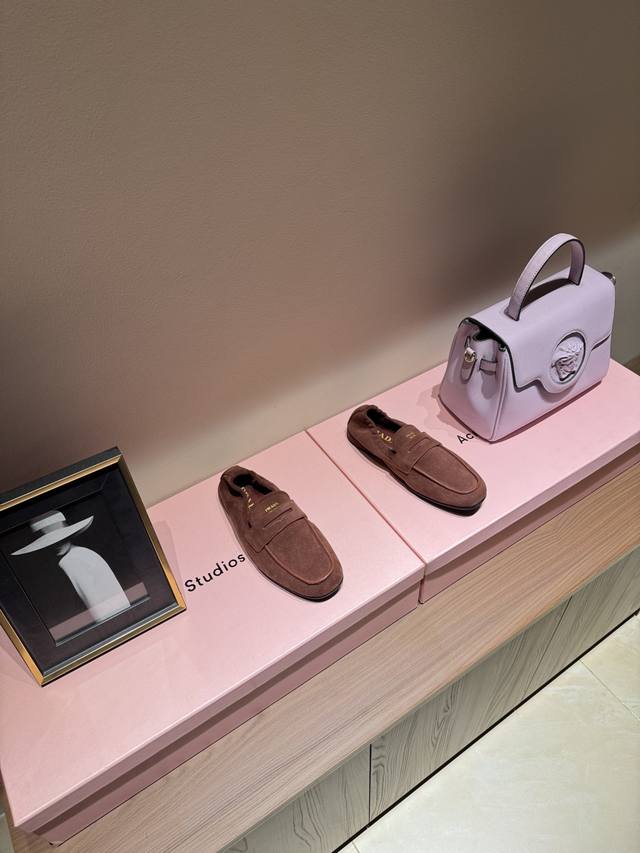 Prada26 early spring runway shoes. Bloggers are wearing the new season's distres