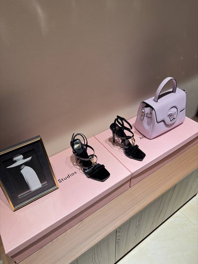 Saint Lauren*Ysl Saint Laurent classic high-heeled sandals These sandals are the