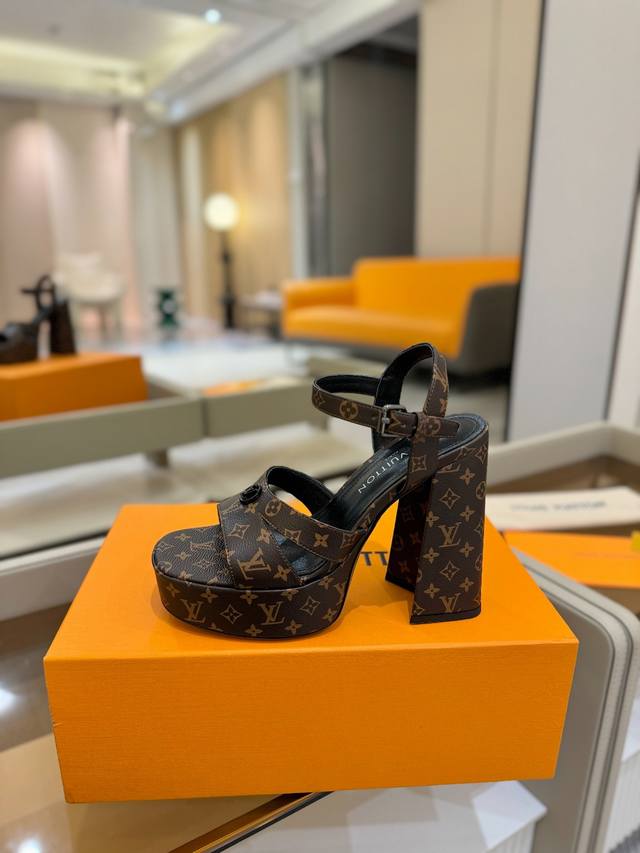 Price P 2025 L's catwalk sandals, exclusive new series, perfect last + waterpro
