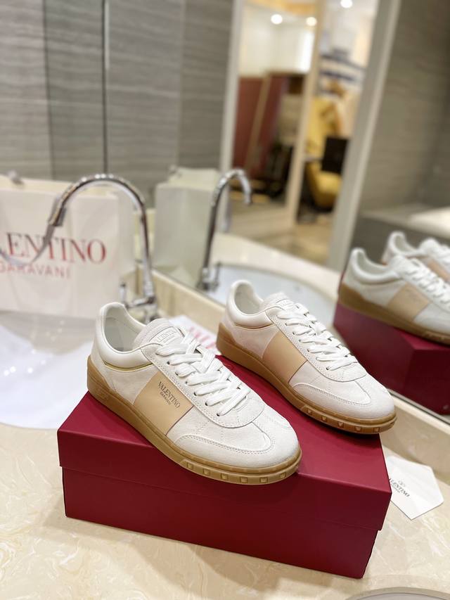 Factory Price: Valentino's new low-top Dexun sneakers, available simultaneously