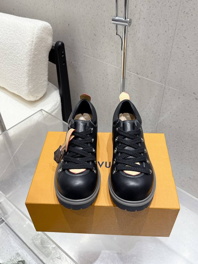 Louis Vuiteeon Louis Vuitton lace-up thick-soled loafers, the latest Derby shoes