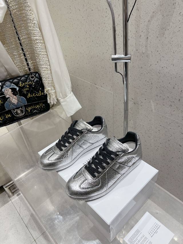 Couple's style Maisonmargiela Mm6 Margiela couple's knitted socks and holey Germ