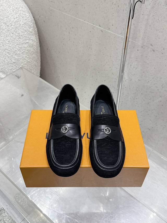 25Ss New Louis Vuitton LV Soho roundel buckle Mary Jane flat loafers DDD. Crafte