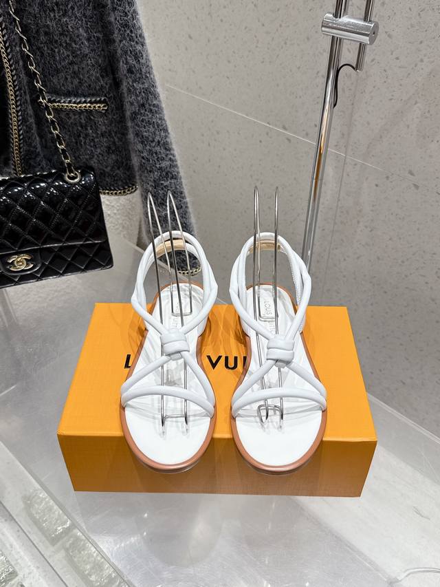 Top version Louis Vuitton Lv new simple and fashionable flat sandals Upper: shee