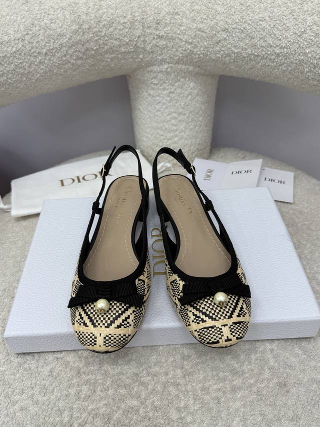 Top quality Dior Ss25 New Arrival~ Dior's new spring/summer color slingback sand