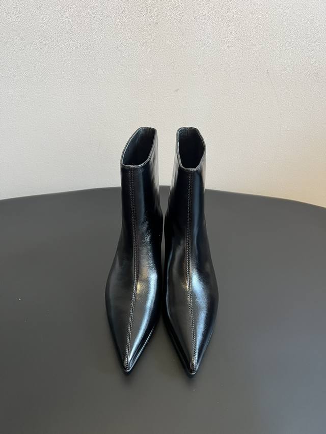 Top quality slimming Khaite boots (zipperless DDD). These Khaite boots are the b