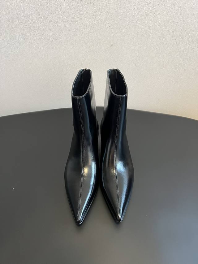 Top quality DDD, slimming Khaite boots with zipper DDD. These Khaite boots are t