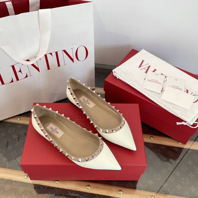 Dongguan-made Valentino pointed-toe flat shoes series
