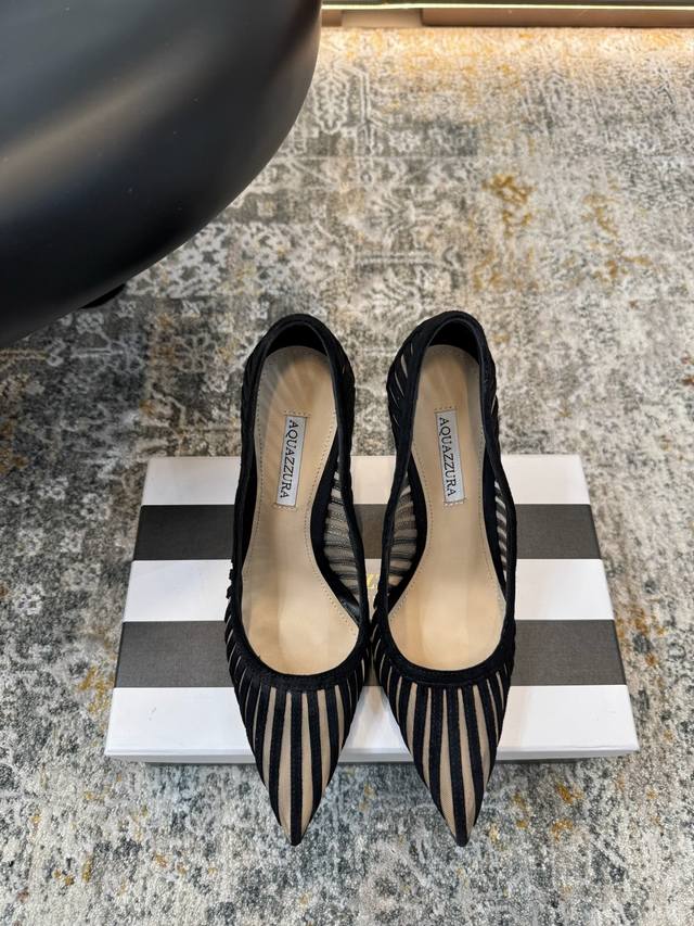 New arrival! These pineapple shoes are so special! They capture my heart. Every