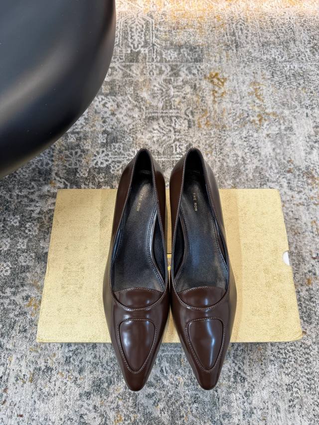 Brand new hot item Fabric: open edge beads Lining: sheepskin Sole: cowhide Eleg