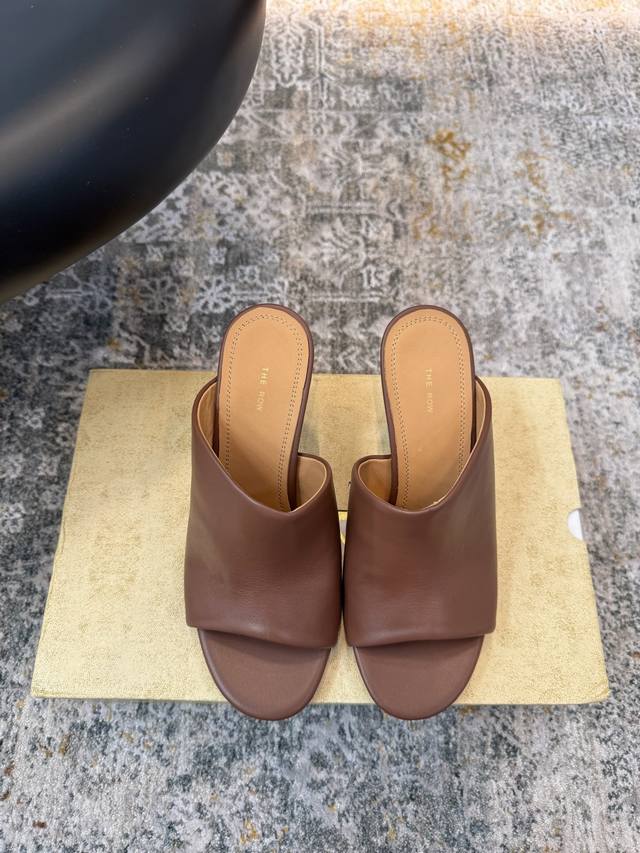 Brand new hot item Fabric: Sheepskin Lining: Sheepskin Cowhide sole Elegant sty