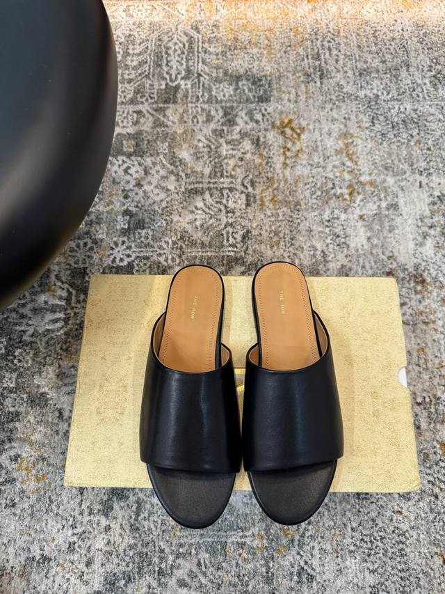 Brand new hot item Fabric: Sheepskin Lining: Sheepskin Cowhide sole Elegant sty