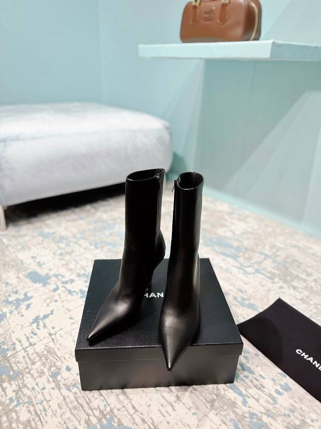 Personalized advanced design, super beautiful style Fabric: cowhide Lining: she