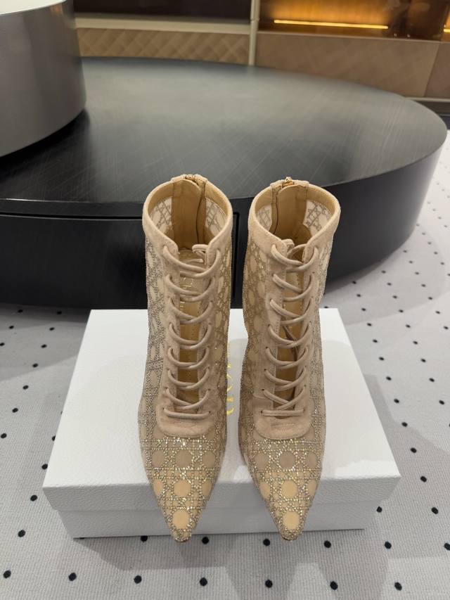 New arrival! Fabric: lace mesh and sheepskin suede Lining: sheepskin Sole: thro