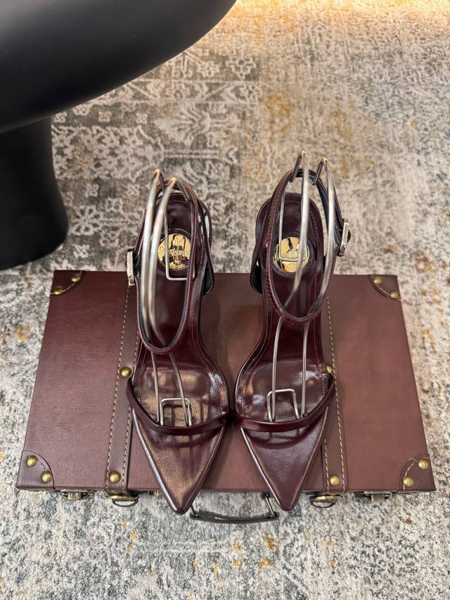 25 New arrivals! Who can resist YSL high heels? These men-slaying shoes are so s