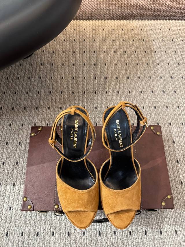 25 Spring Collection Who can resist YSL high heels? These are said to be incredi