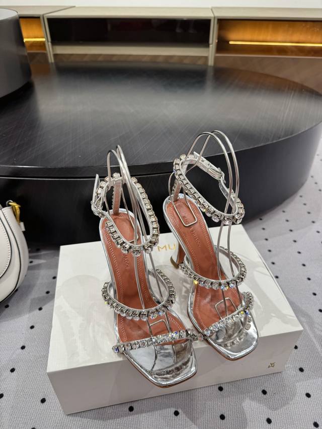 Fashionable catwalk style,