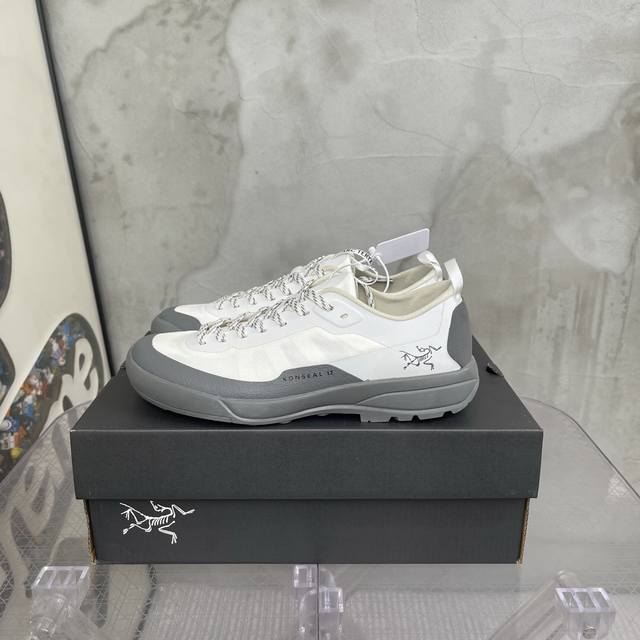 Arcteryx Konseal Lt casual versatile low-top hiking shoes white and gray pure o