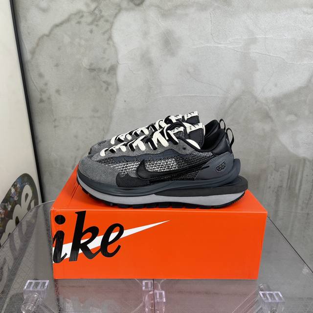 Sacai x Nike top version 36-46 size DDD
