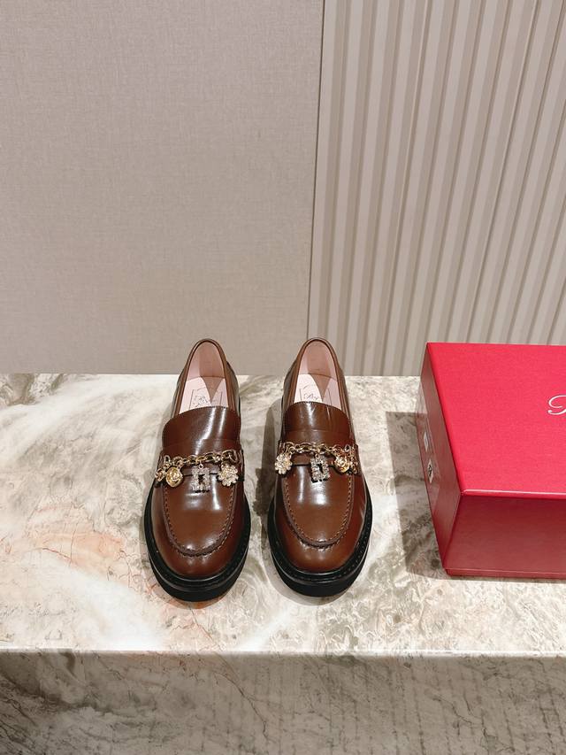 225 New chain loafer series from the counter