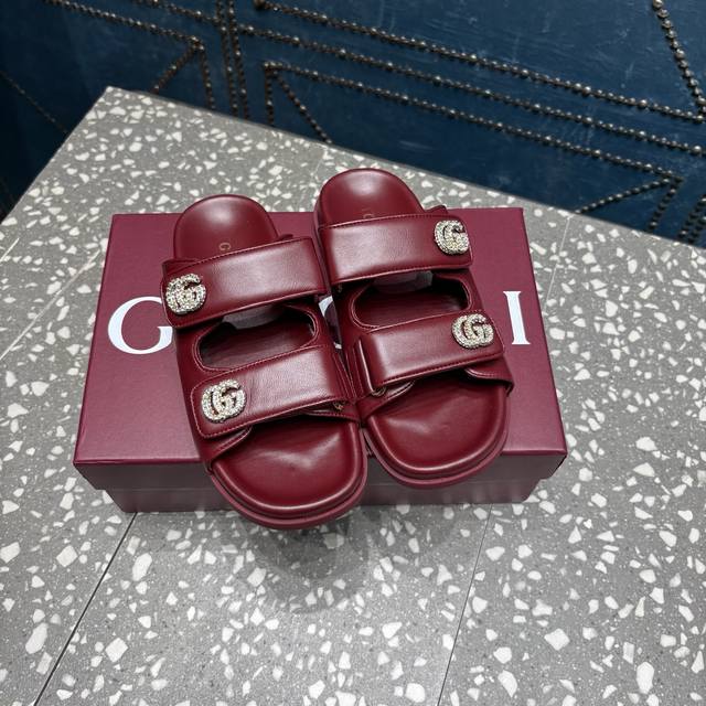 Gucci Double G buckle design is very attractive and can be adjusted to the size