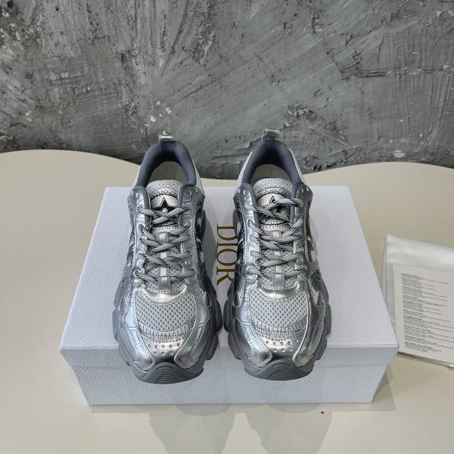 Men's 10Dior Early Fall Runway Sneakers Newc.D's resort-inspired sneakers are su